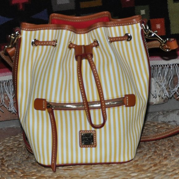 New Dooney & Bourke Sullivan Bucket Drawstring Yellow White Striped Purse - Picture 1 of 14